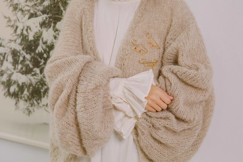 Broșă cu ac auriu (cuvânt auriu) - imagine 2