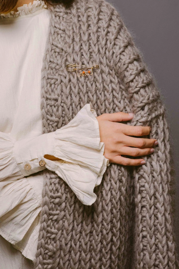 Broșă cu ac auriu (cuvânt auriu) - imagine 3