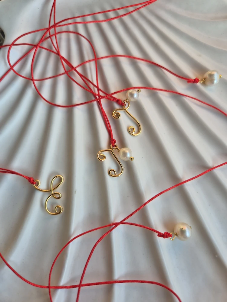 Colier cu inițială și perlă - imagine 2