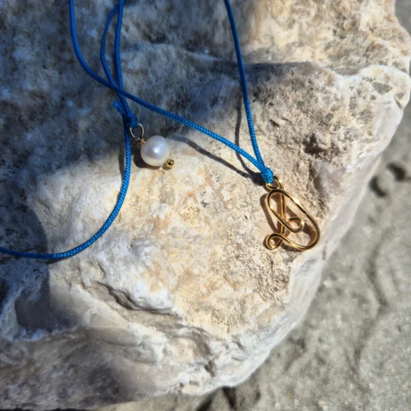 Colier cu inițială și perlă