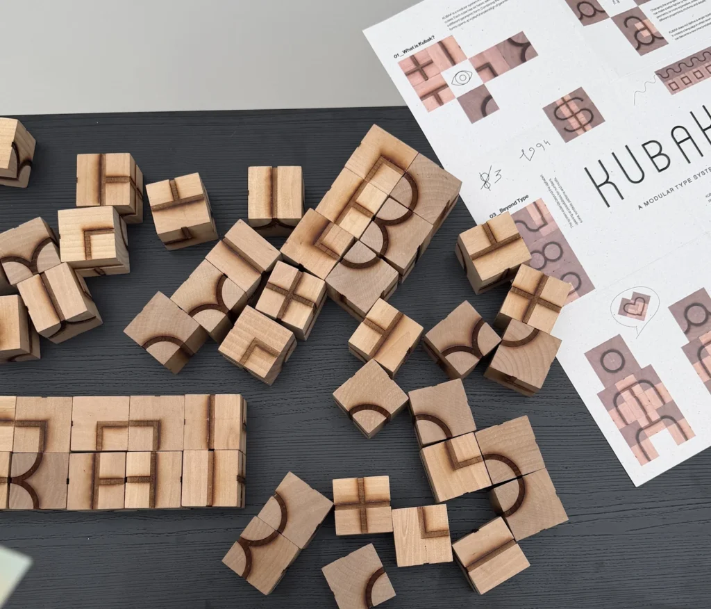 KUBAK – litere și cuvinte construite din elemente geometrice modulare